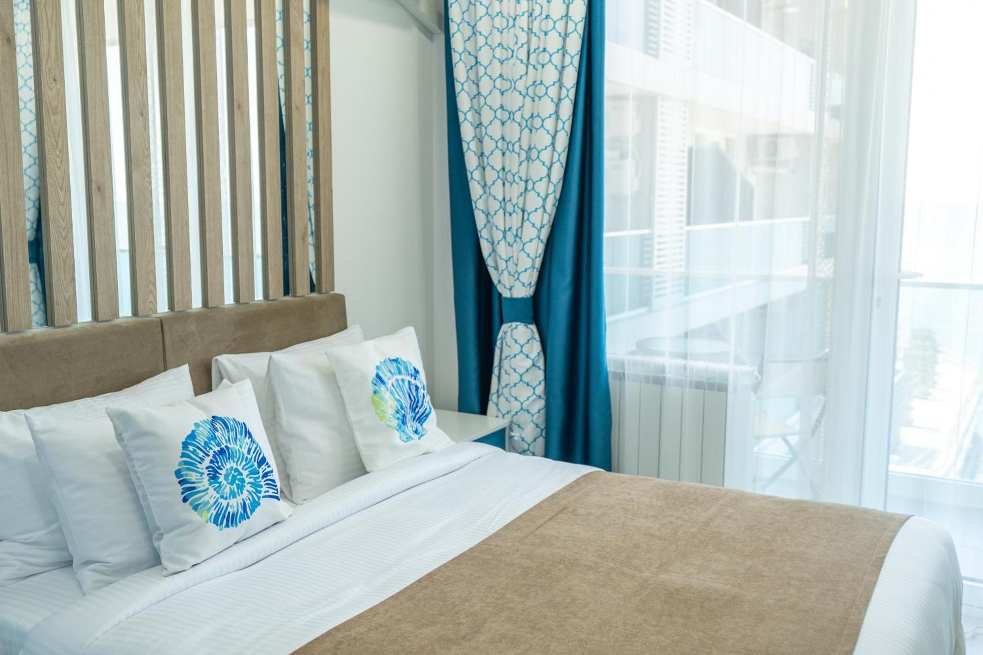 Seagull Beachfront Boutique Hotel Batumi Rum bild