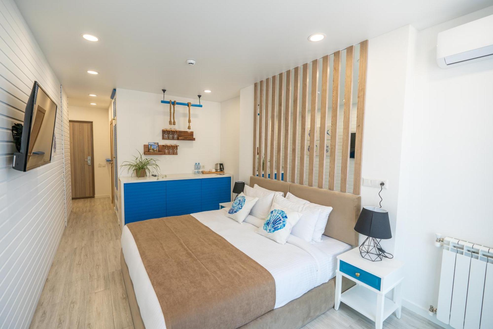 Seagull Beachfront Boutique Hotel Batumi Rum bild