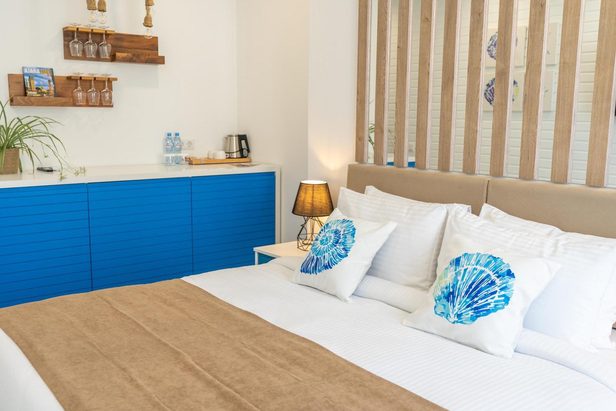 Seagull Beachfront Boutique Hotel Batumi Rum bild